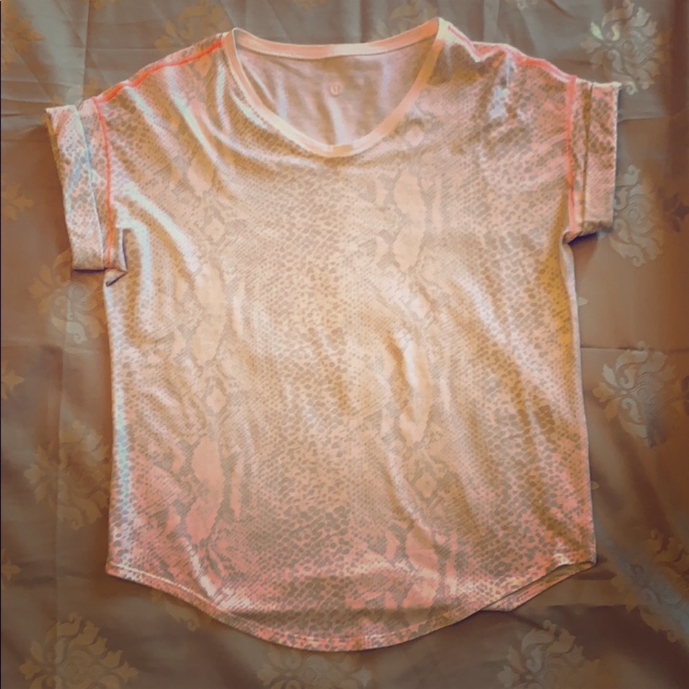 Lululemon tee